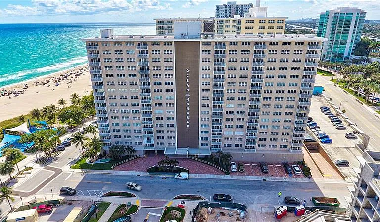 133 N Pompano Beach Blvd #Penthouse 7 — Photo 2