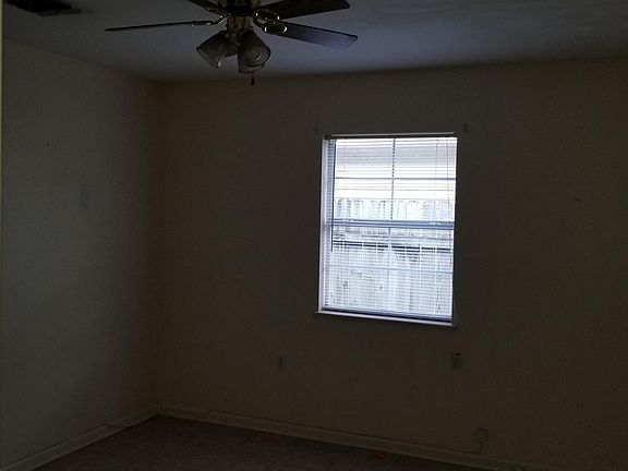 5th image of 327 Gloria St