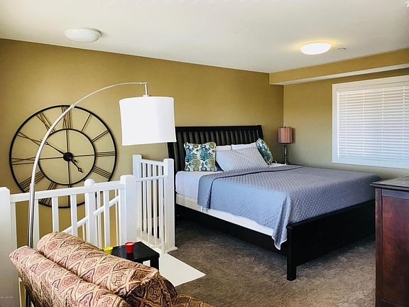 Master bed 320 Blue Star hwy 12