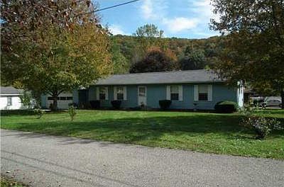 2nd image of 214 Hubert Ln