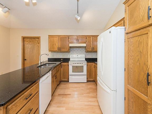 3rd image of 2205 Kenwood Ct N
