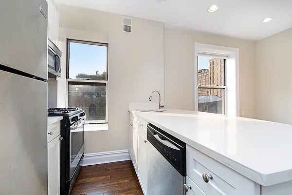 Rented by REAL New York | media 4