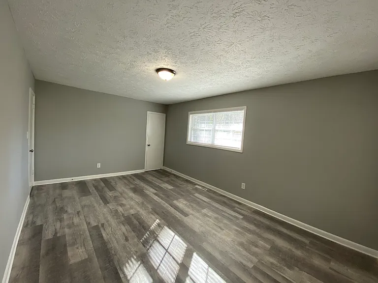 2202 Chestnut Log Dr — Photo 11