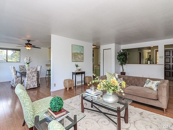 4th image of 421 Lake Louise Dr SW