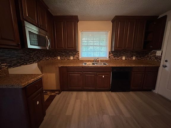 4th image of 2534 Huntington Dr