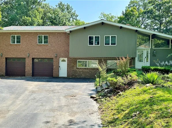 755 The Circle Dr, Lewiston, NY 14092