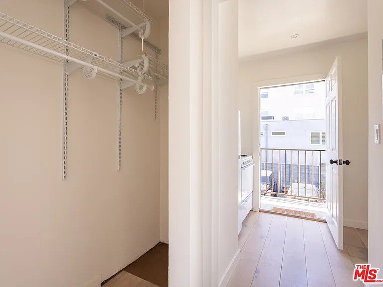 1313 Ocean Front Walk #18 — Photo 2