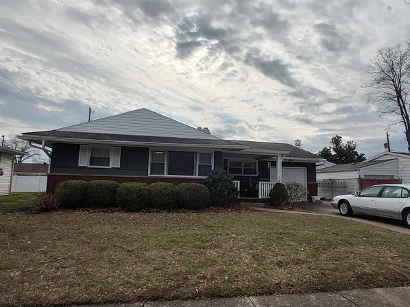 1604 Charlotte St, Ironton, OH 45638