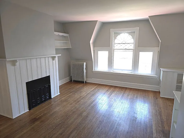 21 N Ferry St — Photo 16