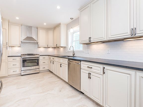 2nd image of 3 Orchard Ln
