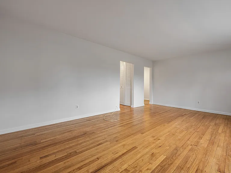 121 Regency Park — Photo 8