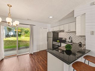 105 Chaucer Ct, Carrboro, NC 27510