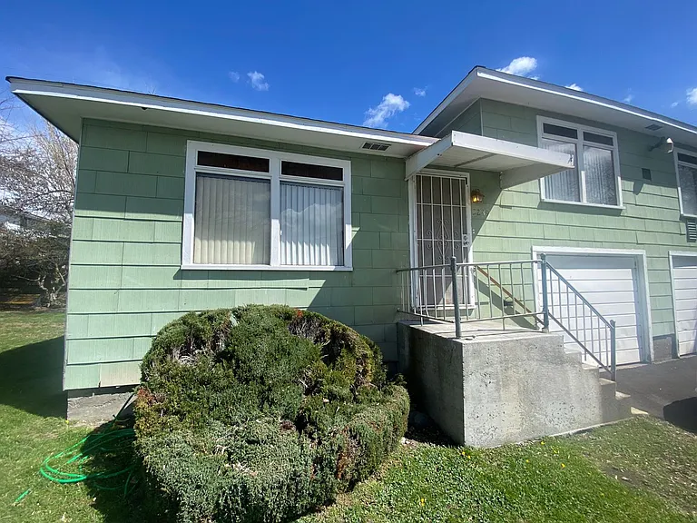 2239 Main St — Photo 2