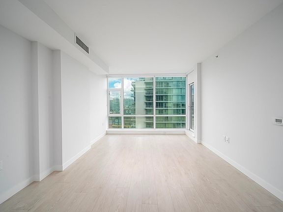 5th image of 6833 Buswell St #1006