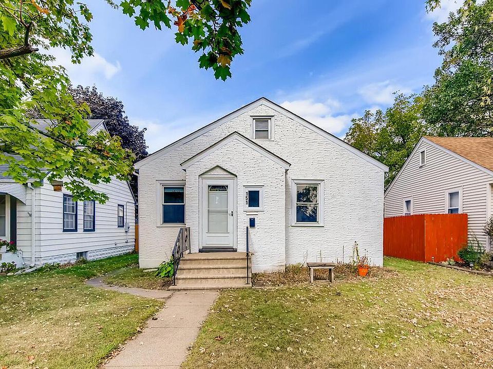 1st image of 151 Richmond St E