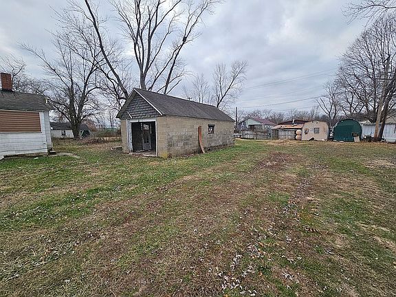 4th image of 707 Burrell St