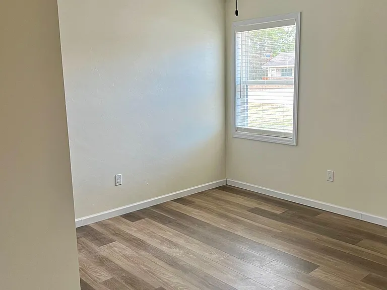 1418 Gene St — Photo 3
