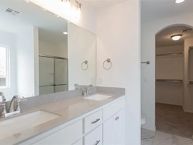8205 NW 151st Ter — Photo 11
