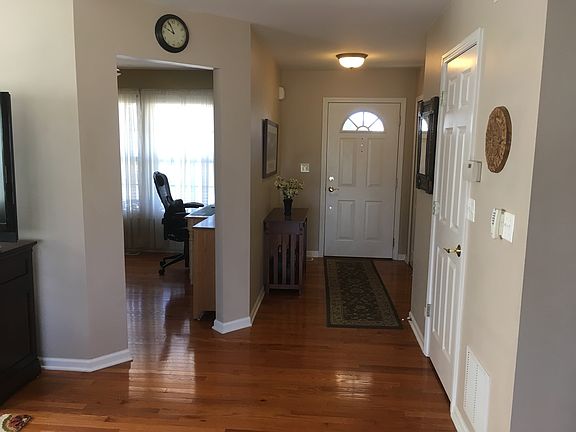 4th image of 313 Briarwood Dr