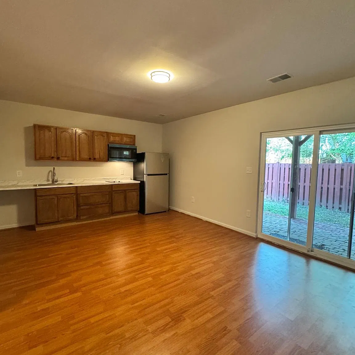 1 bed, 1.0 bath, 2053 sqft, $1,400 — Photo 4