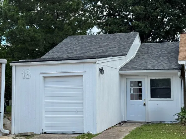 18 Townhouse Ln #18, Trinity, TX 75862