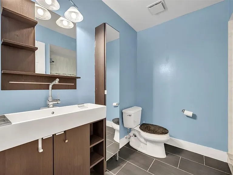 5377 Vineland Rd — Photo 20