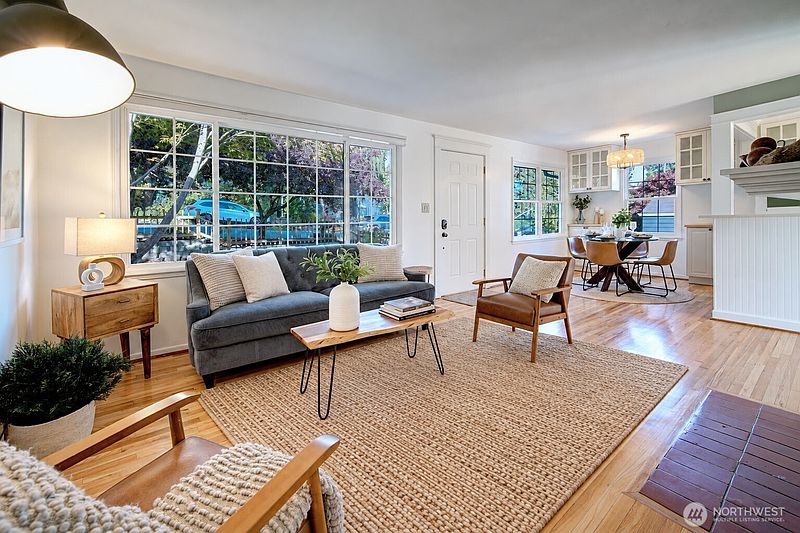 3rd image of 9512 40th Avenue NE