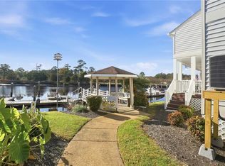 1 Sandy Point Ln UNIT 218, Chesapeake, VA 23320