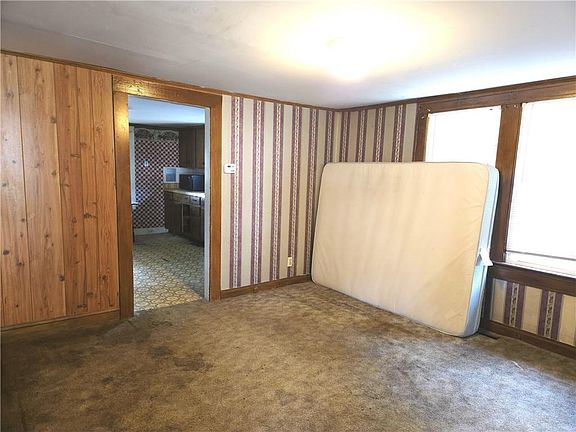 3rd image of 421 E Angus St