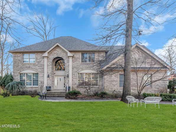 21 Old Queens Court, Eatontown, NJ 07724