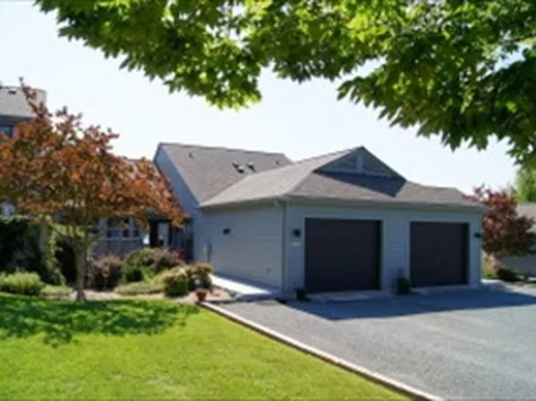 195 Clubhouse Tower Dr, Moneta, VA 24121
