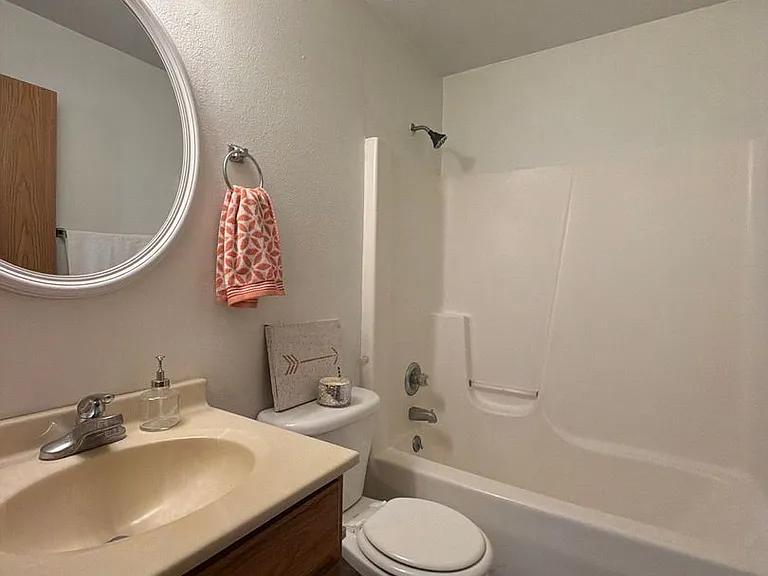 275 Woodridge Ct — Photo 23