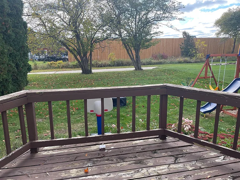 525 Maple St — Photo 9