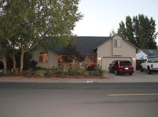 554 Crystal Dr, Eagle Point, OR