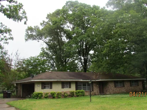 1413 Hickory St, Crossett, AR 71635