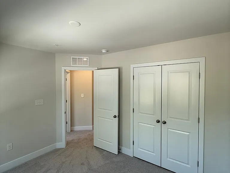 2104 Winterberry Ln — Photo 15