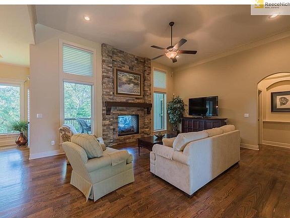 4th image of 9034 N Cypress Ave