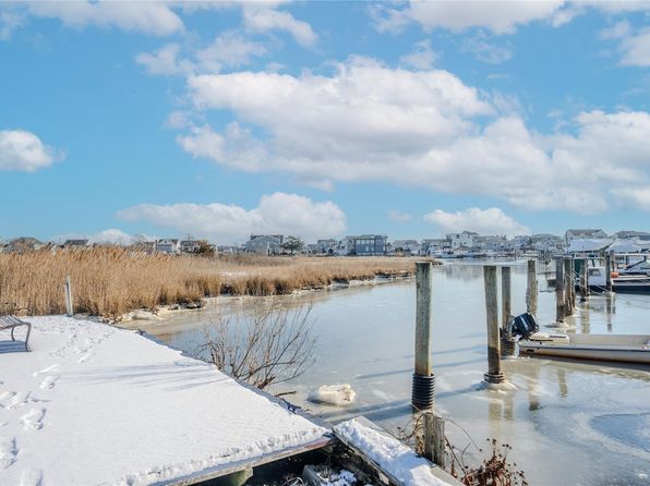 295 Bergen Avenue, West Babylon, NY 11704
