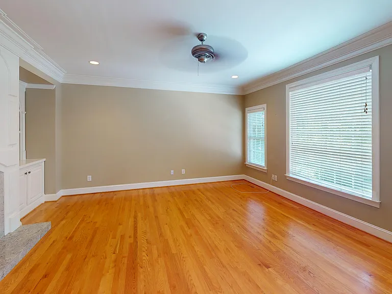 2140 Rossmore Rd — Photo 3