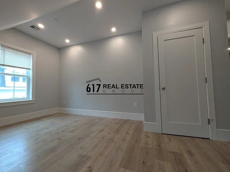 124-5 Kenrick St — Photo 7