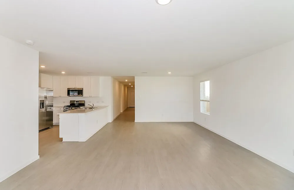 4 bed, 2.0 bath, 1572 sqft, $1,995 — Photo 3