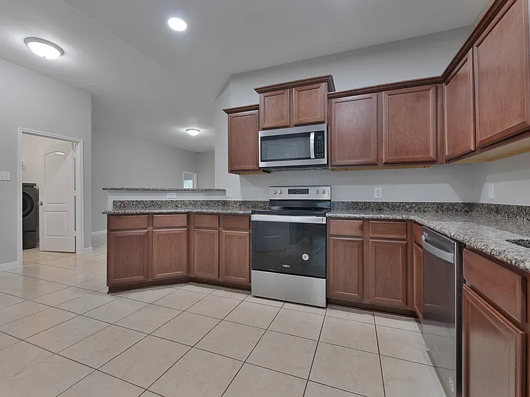 1805 Mesquite Ln — Photo 7