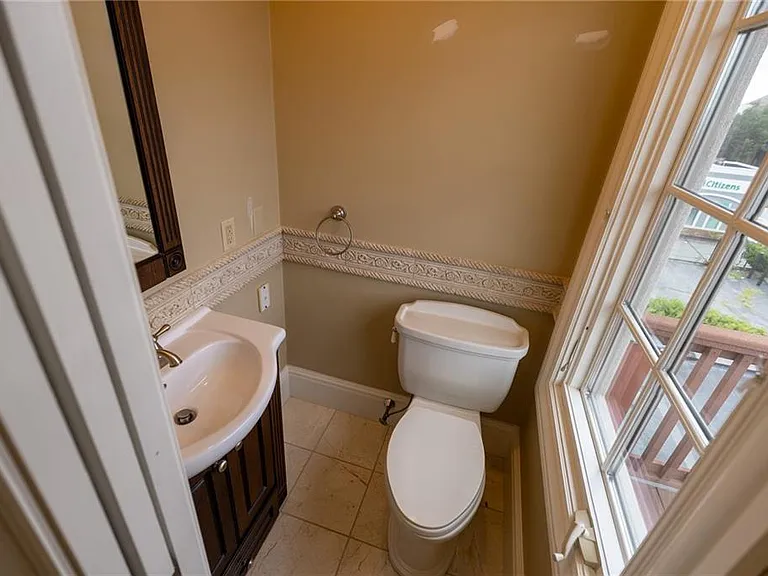 945 Westminster St #2 — Photo 36
