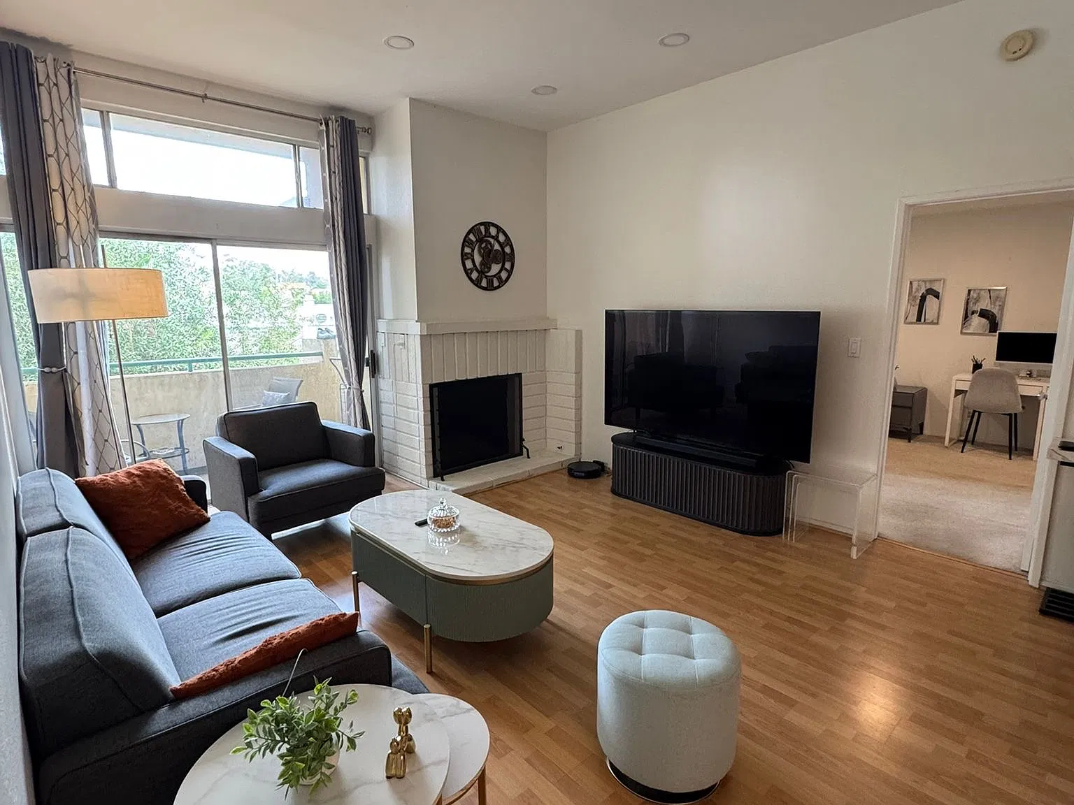 2 bed, 994 sqft, $2,550 — Photo 2