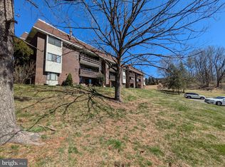 1575 Creekside Rd, Whitehall, PA 18052