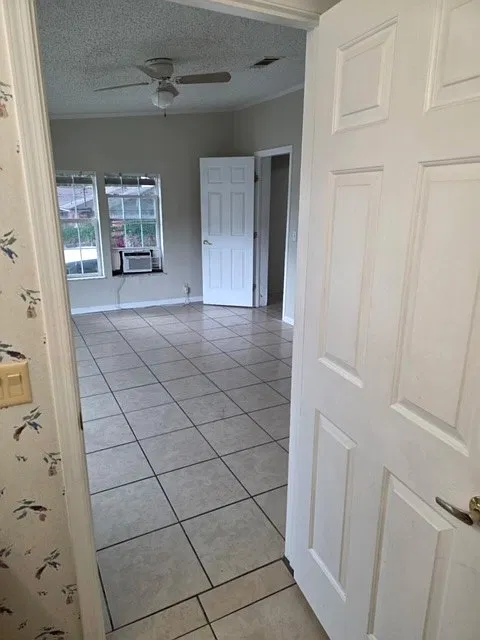 Studio, 650 sqft, $800 — Photo 3