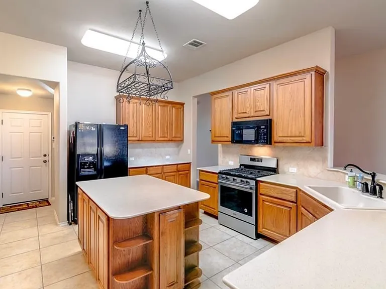 3400 Trickling Springs Way — Photo 4