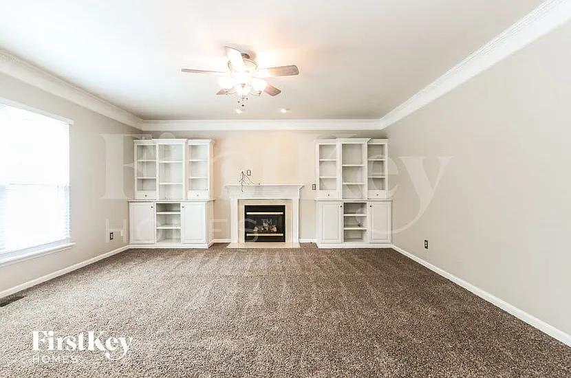 4 bed, 2.5 bath, 3688 sqft, $3,005 — Photo 2