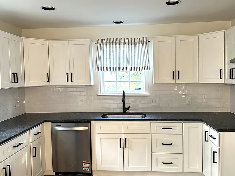 1808B Ashwood Ave — Photo 3