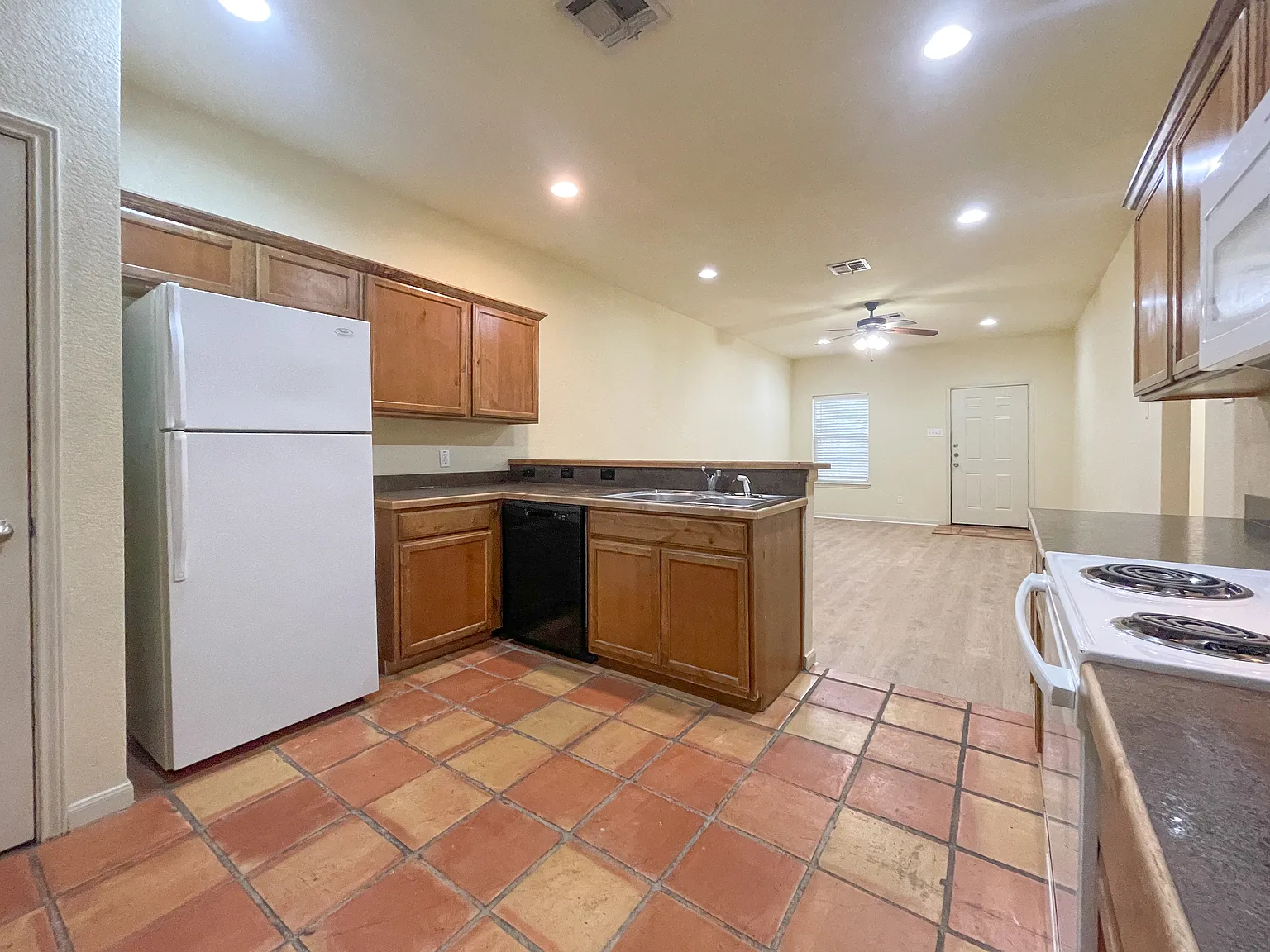 2 bed, $1,200 — Photo 3